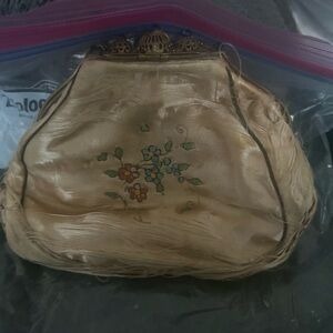 Elegant Floral Embroidered Cream Clutch